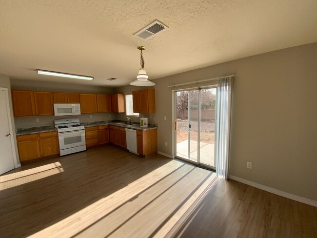 Building Photo - 4 Bedroom Home Available In Ventana Ranch!