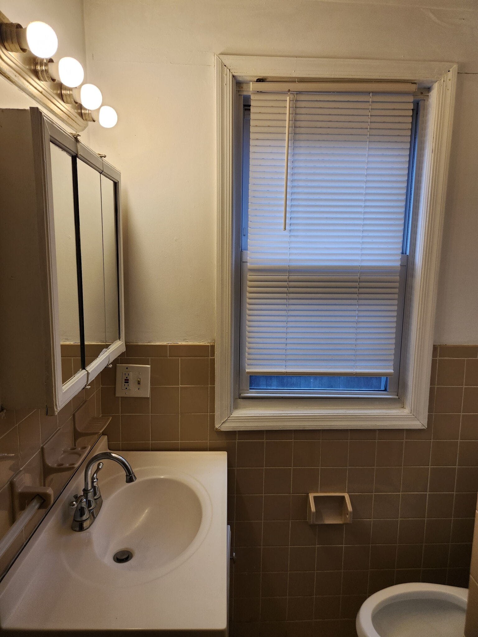 Building Photo - 309 Ellis Ave