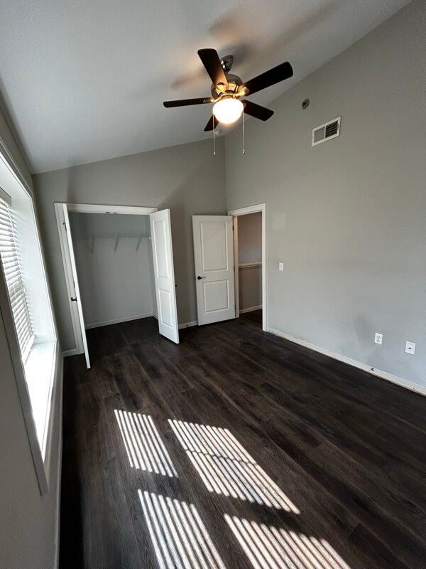 Building Photo - 970 Ridge Ave