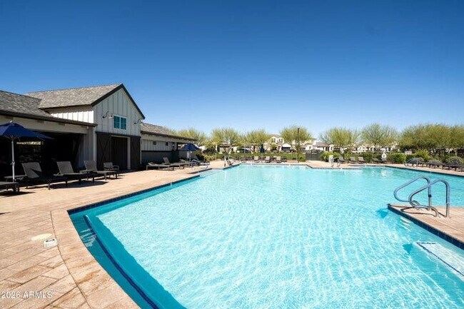 Building Photo - 5028 E Shady Glen Ave