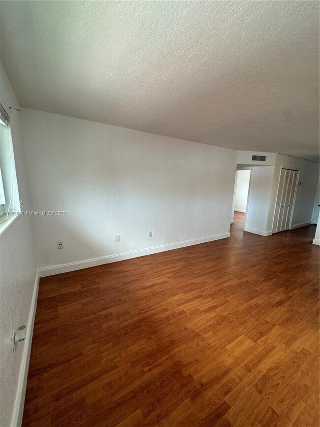 Building Photo - 427 Santander Ave
