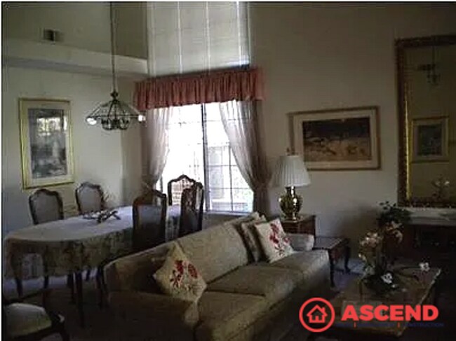 Building Photo - Cozy 3BD/2BA Home in Bakersfield's 93308 — Fireplace & Pets Welcome!