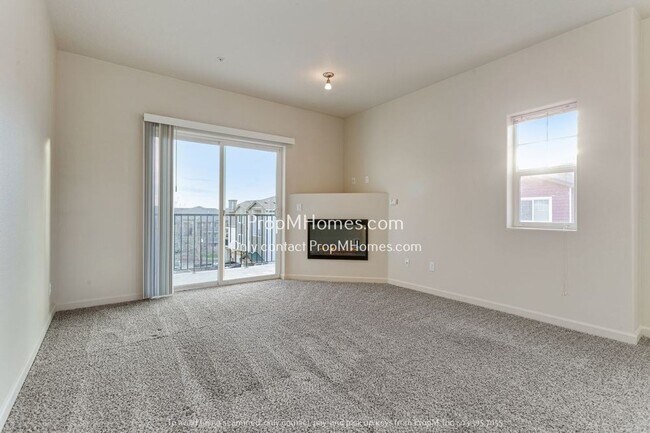Building Photo - Beautiful Must See Two Bedroom Condo in Ce...