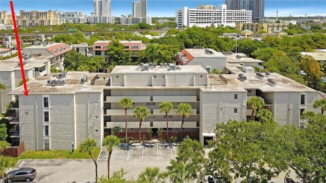 Building Photo - 6886 N Kendall Dr