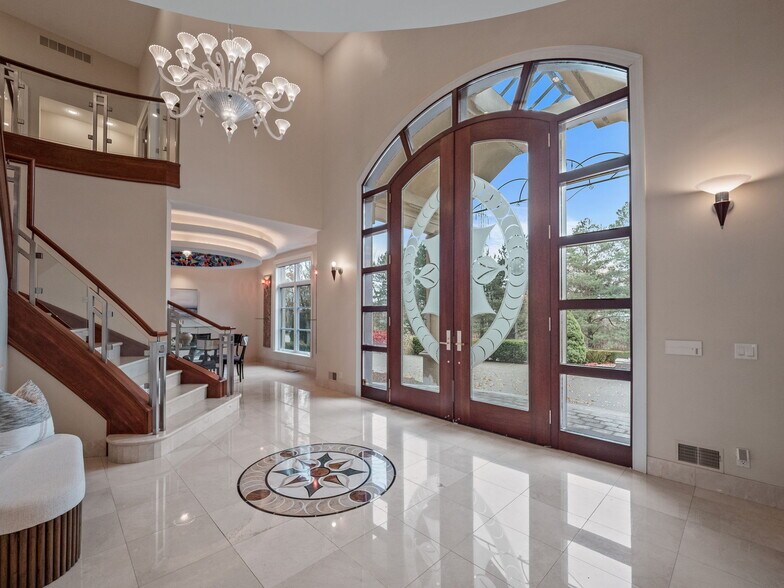 Building Photo - 3856 Vista Ln