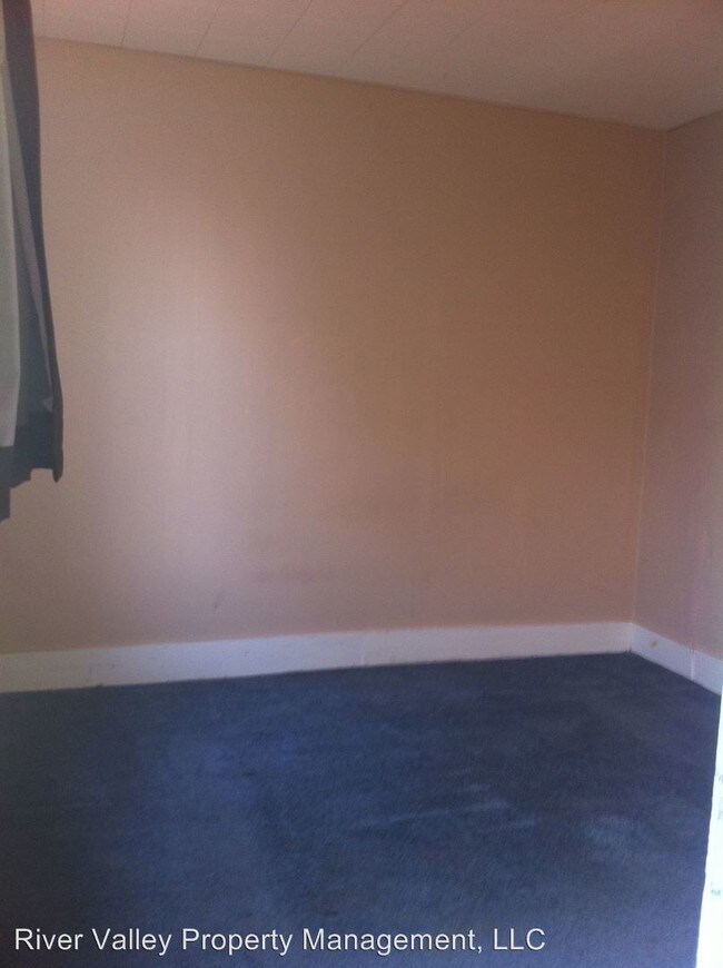 Building Photo - 63 Main St