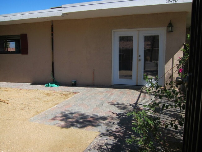 Building Photo - 52740 Avenida Obregon