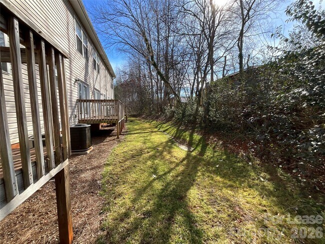 Building Photo - 1520 N Main Ave