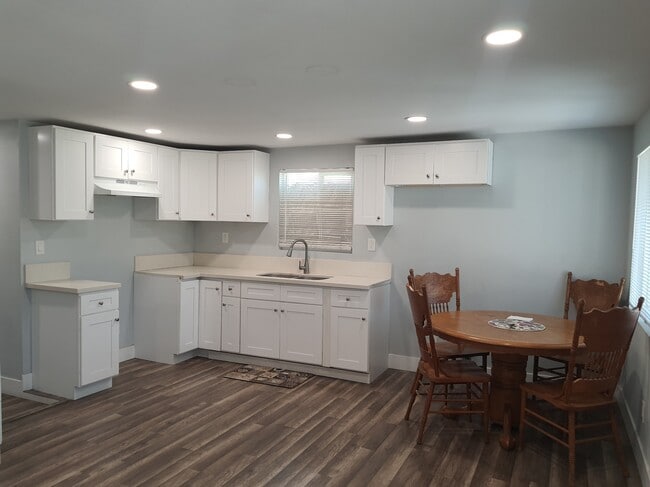 Building Photo - 6538 San Vincente St