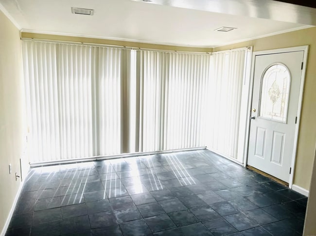 Building Photo - 3120 Guymar Rd