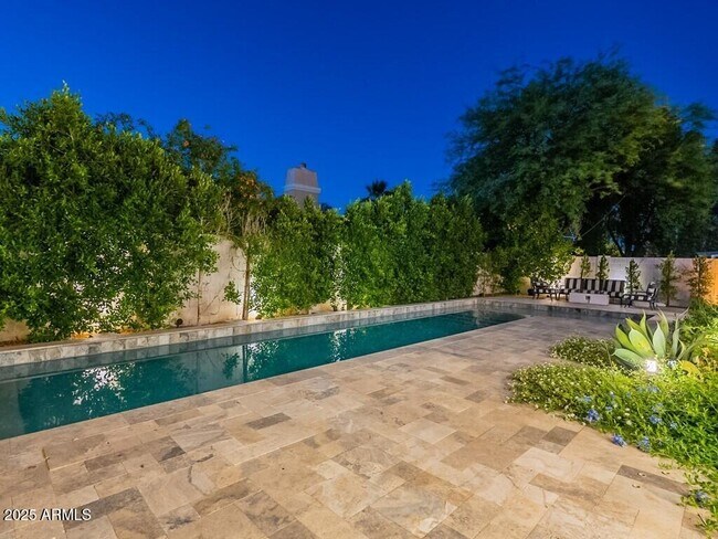 Building Photo - 4748 E Redfield Rd