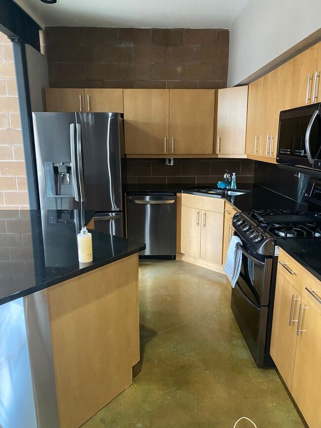 Building Photo - Contemporary 2 Bedroom, 2.5 Bath townhouse...