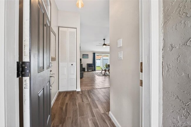 Building Photo - 210 Lake Charles Ct