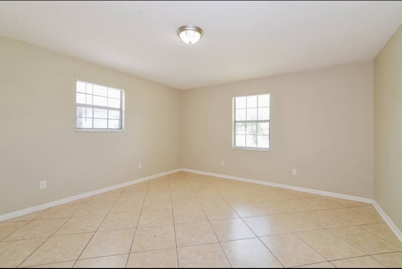 Building Photo - 884 Rayston St