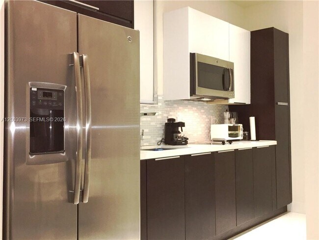 Building Photo - 6416 NW 104th Path