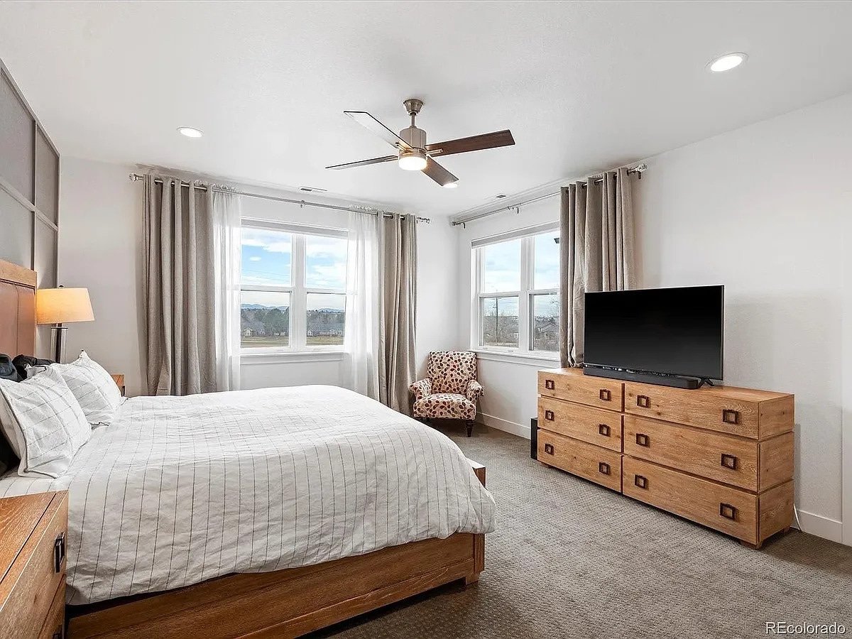 Building Photo - 5469 S Curtice St