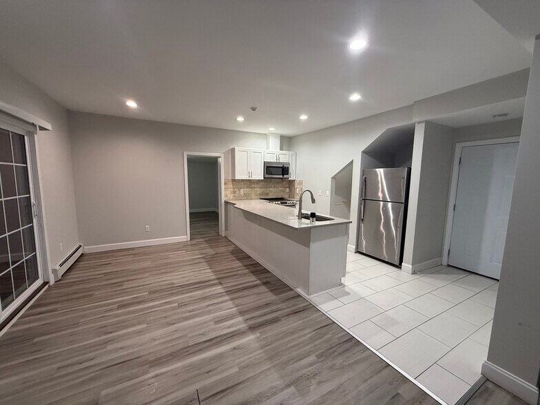 Dining with living room - 19 Rose St