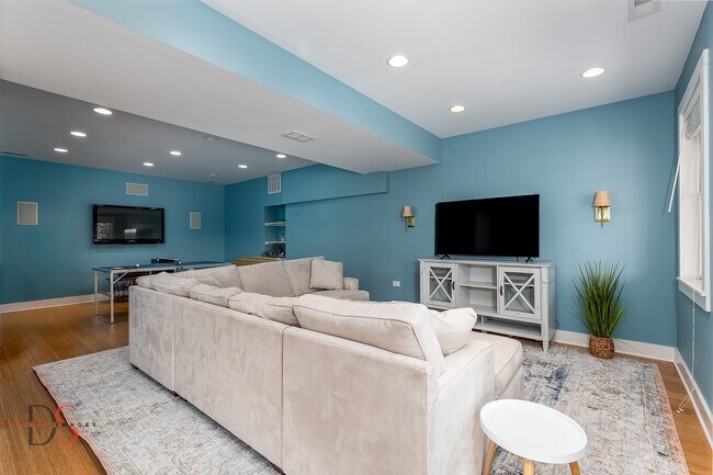 Building Photo - 7 Windward Way