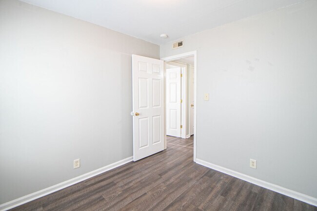 Building Photo - 145 Darlene Dr