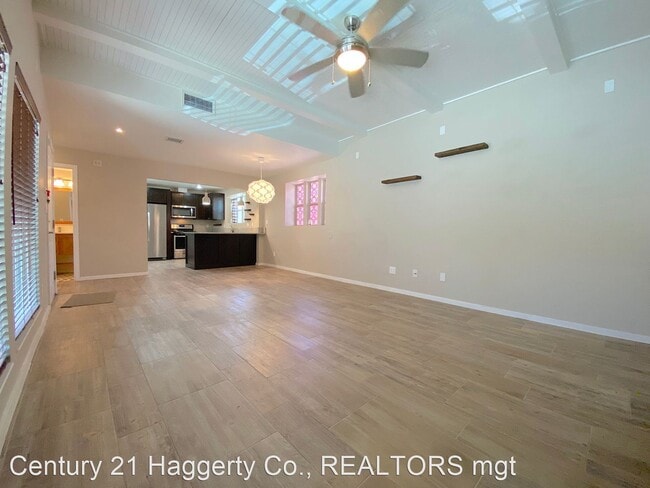 Building Photo - 4 br, 3.5 bath House - 4004 Camelot Height...