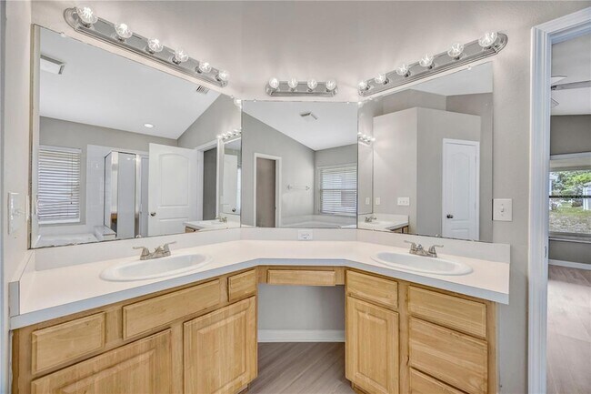 Building Photo - 30435 Annadale Dr