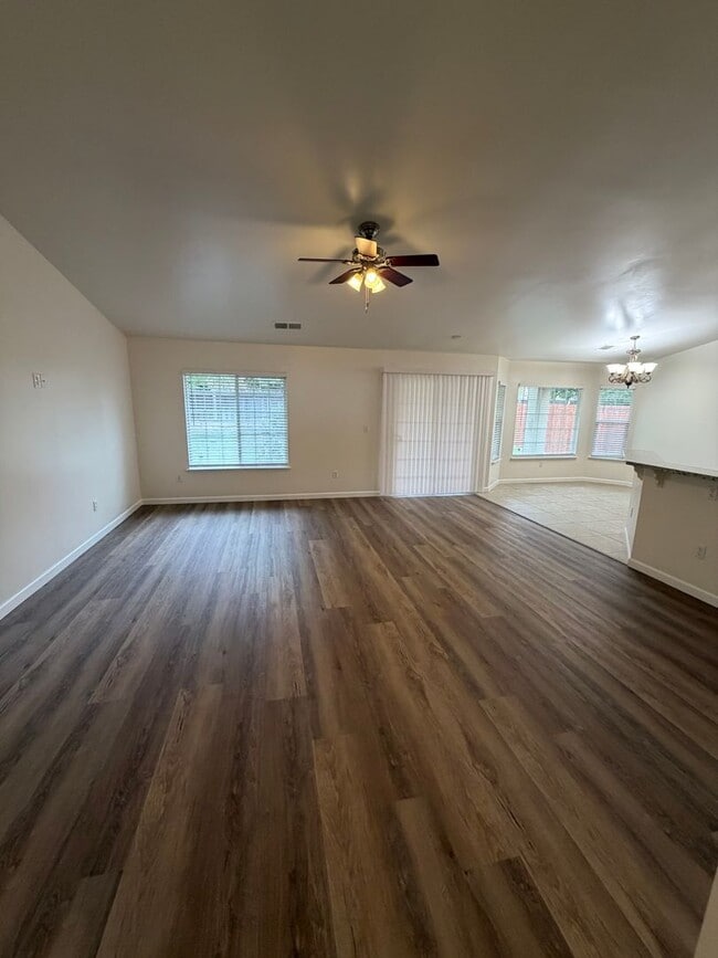 Building Photo - Sanger home