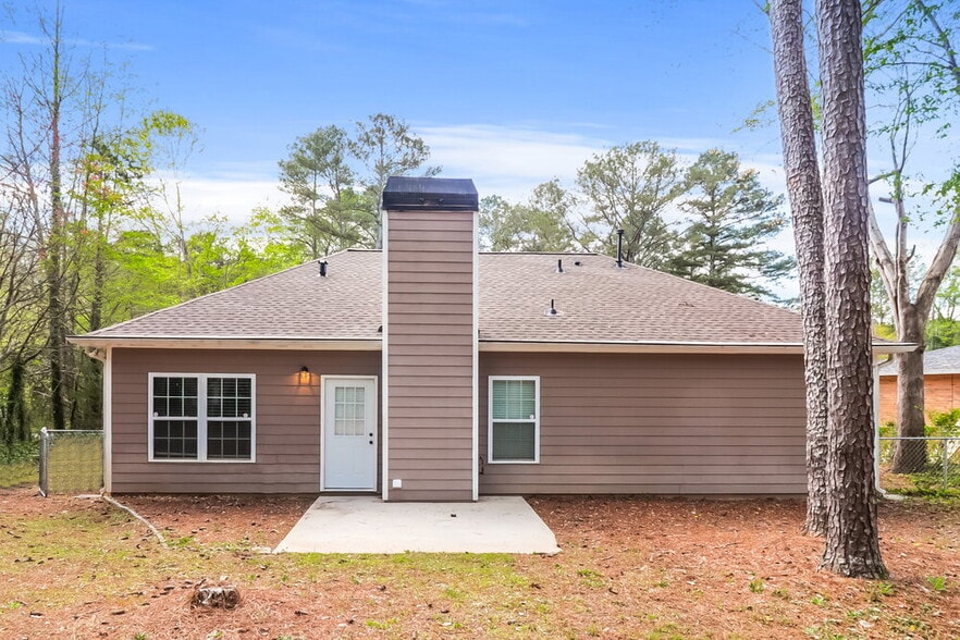 Building Photo - 2528 Fairway Cir SW