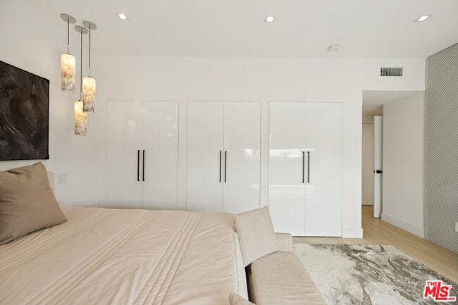 Building Photo - 10630 Wilkins Ave