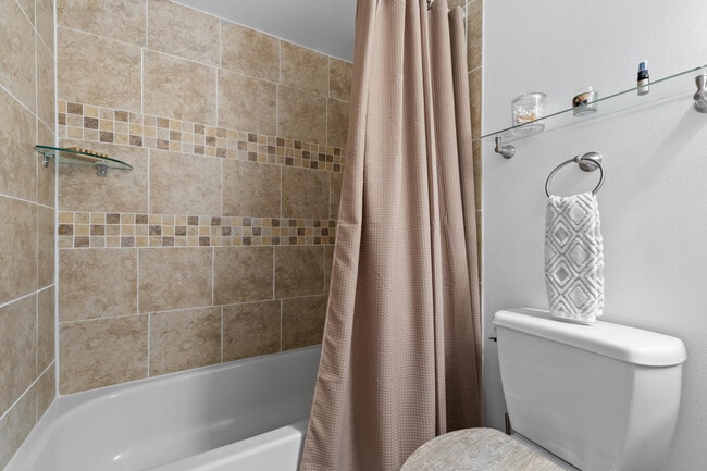 Building Photo - 801 S Ocean Dr