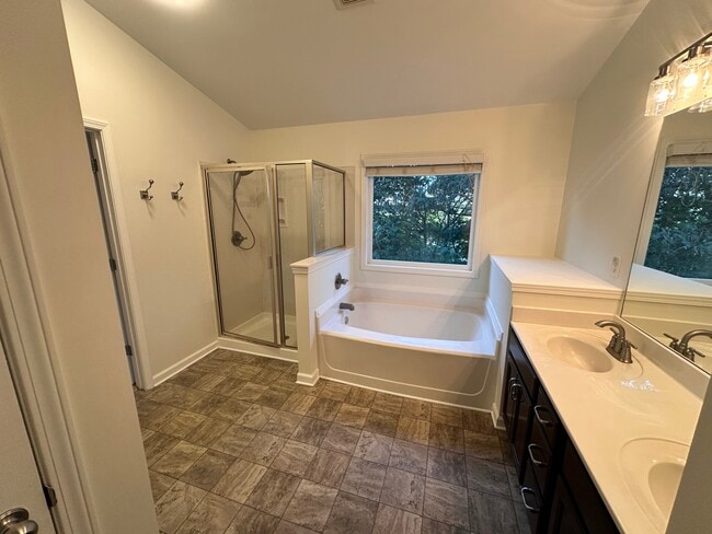 Building Photo - 1624 Caswell Pkwy