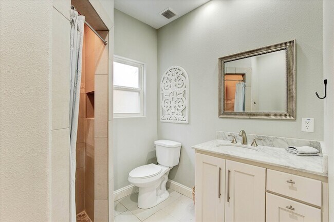 Building Photo - 2521 Benbrook Blvd