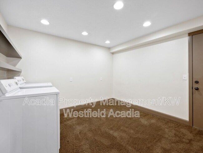 Building Photo - 25 E 2250 N