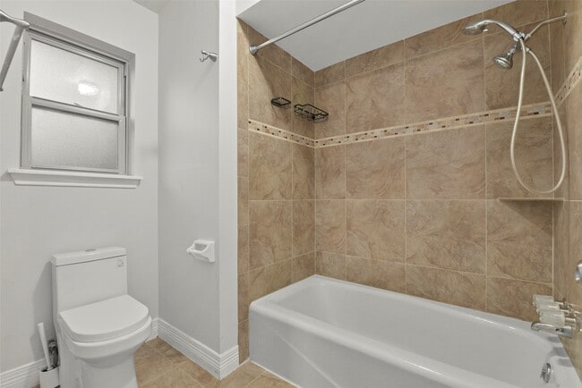 Building Photo - 3838 Glenheather Dr