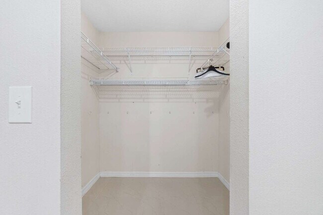 Building Photo - Spacious 3BR Home with Tile Floors & Spa-Like Primary Suite – Marion Oaks