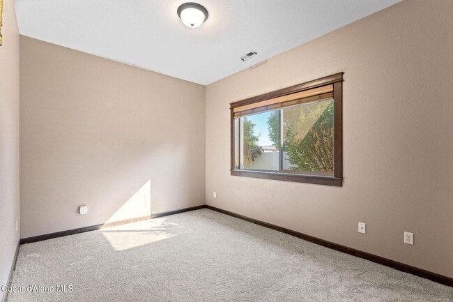 Building Photo - Gated Black Bay Community condo 3 bed 2.5 bath
