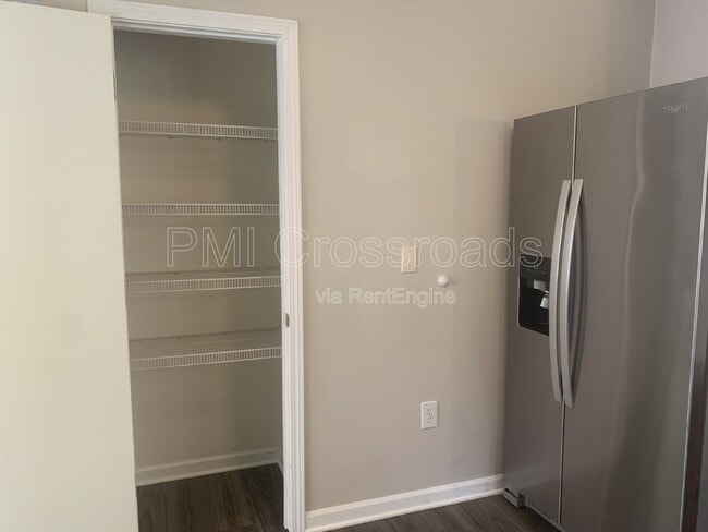 Building Photo - 8620 Olenbrook Dr