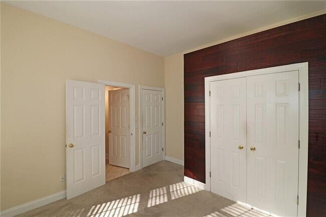 Building Photo - 1183 Dunwoody Village Dr