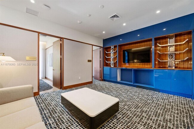 Building Photo - 2678 Tigertail Ave