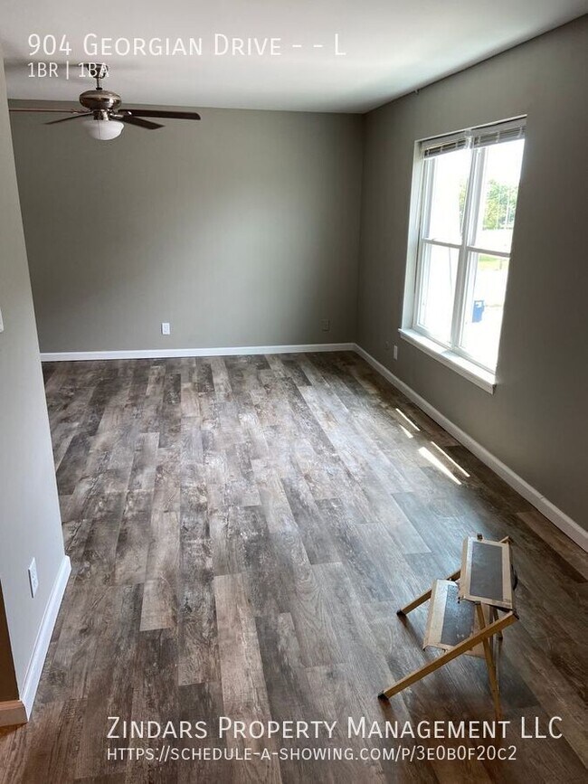 Building Photo - 904 Georgian Dr