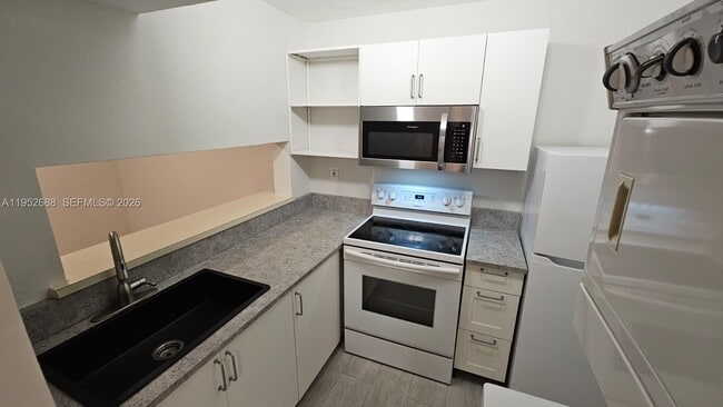 Building Photo - 5720 SW 5th St