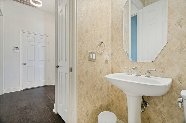 Building Photo - 9028 Bottlebrush Ln
