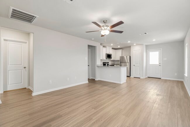 Building Photo - 6425 Elm St