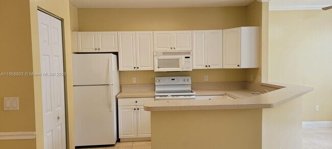 Building Photo - 4506 SW 160th Ave