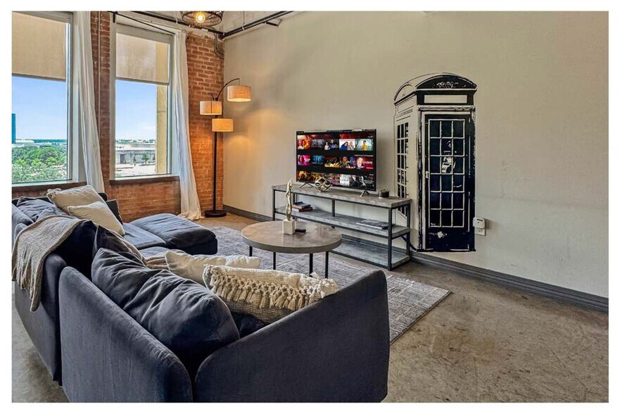 Building Photo - 555 Evergreen St