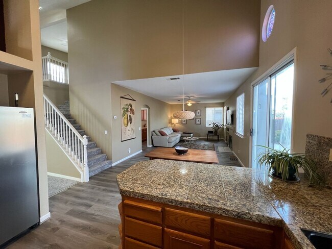 Building Photo - 3 bedroom + a loft in desirable Manteca!