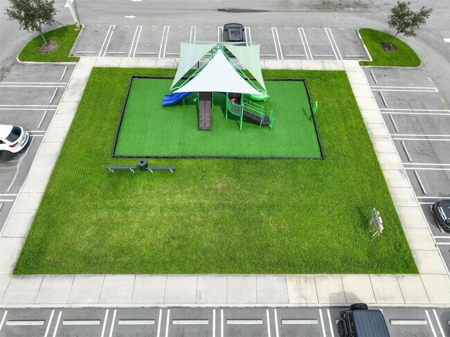 Building Photo - 7865 NW 104th Ave