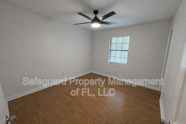 Building Photo - 4185 Ravenwood Dr