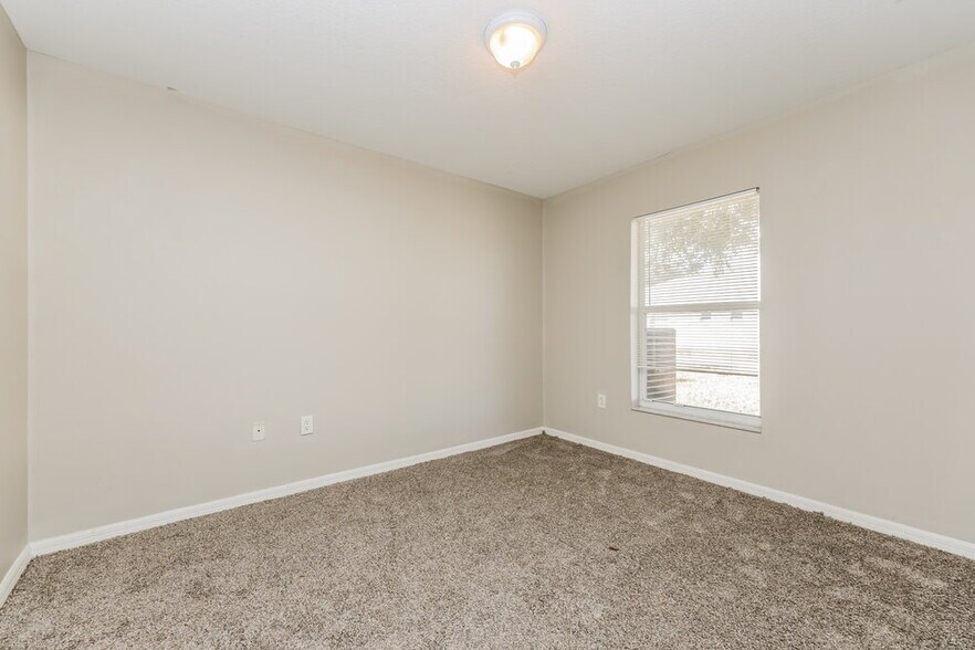 Building Photo - 10404 Summerview Cir