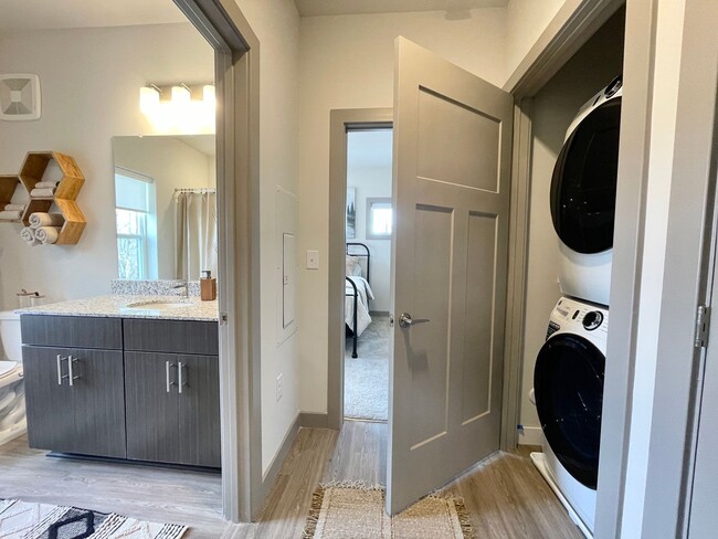 Building Photo - Emilia | 1 Bed 1 Bath | 647 sf