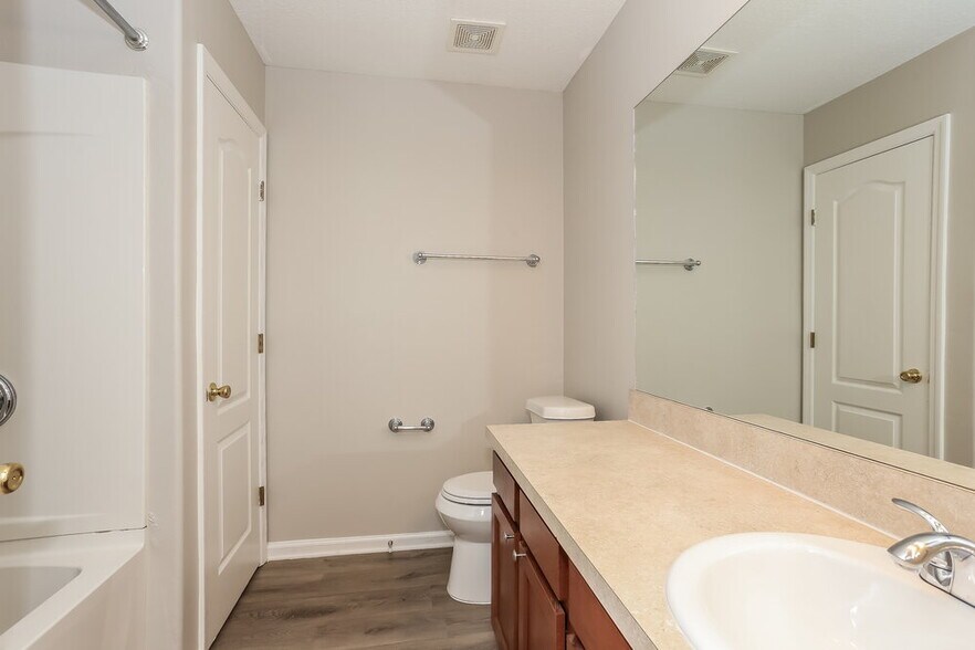 Building Photo - 2267 Brian Lakes Dr E
